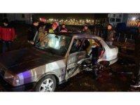 Evinin kapısını açtığı depremzedelerin kullandığı otomobille çarpıştı