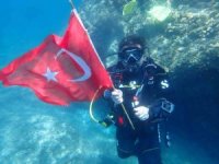 Eskişehirli dalgıçlar 30 metre su altında Çanakkale Zaferi’ni kutladılar