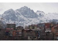 Şırnak’ta bahar beklerken kar geldi