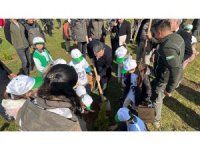 Fidanlar deprem şehitleri için toprakla buluşturuldu
