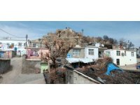 Dicle’de deprem sonrası tehlike oluşturan kaya parçası kırıldı