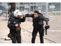 Diyarbakır’da terör yandaşları polise taş ve su şileleri fırlattı