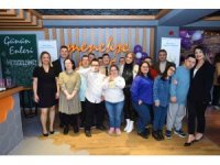 Menekşe 52+1 Kafe’de özel misafirler günlerini kutladı