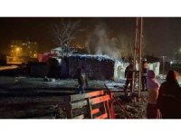 Müstakil evin ahırında çıkan yangın söndürüldü