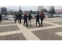 İş yerinin kasasından 500 bin lira çalan hırsızlar yakayı ele verdi