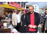 Depremzedeler için hayır çarşısı kuruldu