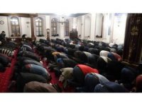 On bir ayın sultanı ‘Ramazan’ kılınan teravih namazıyla başladı