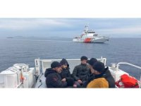 İzmir’de 54 göçmen kurtarıldı