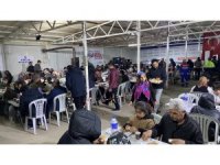 Depremzedeler sahurda çadırlarda buluştu