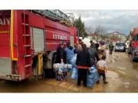 Gölbaşı Belediyesi temizlik için su dağıtıyor