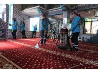 Efeler Belediyesi’nden ibadethanelerde temizlik çalışması