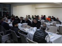 Vali Atay depremzedelere yuva yapan işçilerle iftar açtı