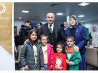 Mardin Valisi Demirtaş, ilk iftarını depremzede vatandaşlarla yaptı