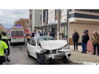 Otomobilin işçi servisiyle kafa kafaya çarpıştığı feci kaza kamerada: 1 ölü, 3 yaralı