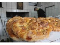 Pideye lezzeti 40 yıllık kara fırın veriliyor