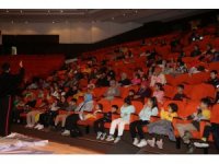 Depremzede çocukların yaraları sanatla sarılıyor