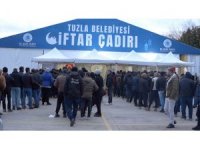 Tuzla Belediyesi’nin Kırıkhan ve Tuzla’daki çadırlarında ilk iftar yapıldı