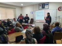 Jandarma şiddete yönelik kadınları bilgilendirdi