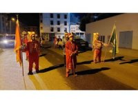 Mehteran takımı sahur için sokağa indi: Vatandaşlar mehter marşlarıyla uyandı