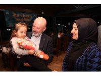 Çolakbayrakdar çifti, iftarı depremzede öğrenciler ve aileleriyle açtı