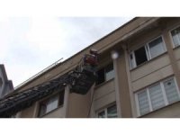 Ümraniye’de apartman yangını: 1’i çocuk 3 kişi dumandan etkilendi