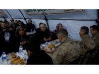 Tahmazoğlu Adıyamanlı depremzedelerle iftar açtı