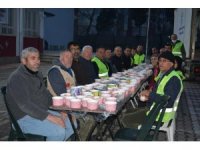 Lapseki Belediyesi deprem bölgesinde iftarlara devam ediyor