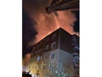 Çorlu’da apartmanın çatısı alev alev yandı