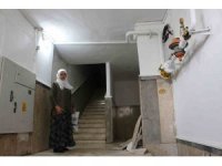 Depremzedeler KYK yurdunda, hırsızlar binalarında