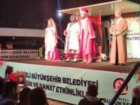 Büyükşehir afetzedelere moral oluyor
