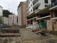 Rize’de bir inşaatın 5. katından düşen işçi ağır yaralandı