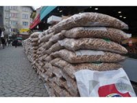 Kuruyemişçilerin bayram hazırlığı şimdiden başladı