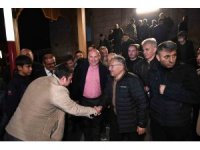 Büyükkılıç, teravih sonrası gençlerle ve vatandaşlarla buluştu