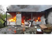 Mangal kömürü üretim tesisi alev alev yandı