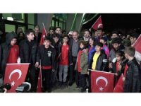 Depremzede çocuklardan milli takıma destek