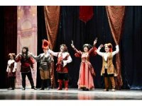 Bilecikliler tiyatroda buluştu