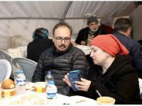 Vali Kızılkaya orucunu iftar çadırında depremzede vatandaşlarla açtı