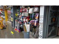 Pendik’te çifte merdiven hırsızlığı kamerada