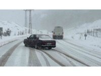 Ilgaz’da kara yakalanan sürücüler yolda kaldı