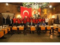 Vali Aksoy misafir sporcular ve gönüllü gençler ile iftarda buluştu