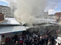 Halk pazarında büyük yangın: Birçok iş yeri zarar gördü