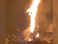 Disneyland'de korku dolu anlar! 13 metrelik ejderha alev aldı