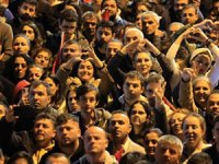Binlerce İstanbullu Sabiha Gökçen'e akın etti: Saldırıya uğrayan İmamoğlu'na görkemli karşılama