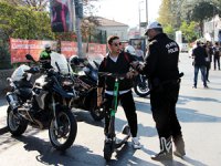 Beşiktaş'ta elektrikli skuter sürücülerine denetim