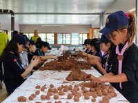 Depremzede izcilerden 81 ile 81 bin tohum topu