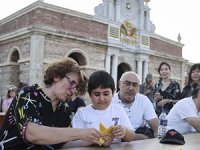 Çocuklar Hiroşima'da ölenlerin anısına origamiden turna kuşu yaptı