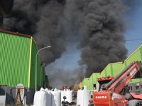 Adana'da geri dönüşüm tesisinde yangın çıktı