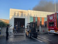 Kayseri'de mobilya fabrikasında çıkan yangına müdahale ediliyor