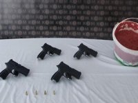 Malatya'da salça kovasına gizlenmiş 4 tabanca ele geçirildi