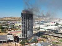 Gaziantep'te kullanılmayan 17 katlı otelde çıkan yangına müdahale ediliyor